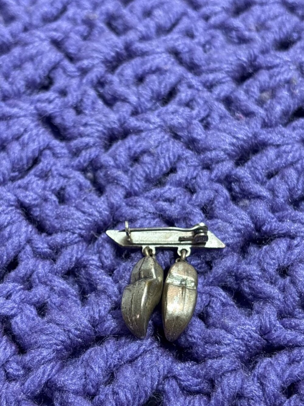 Vintage Holland Silvertone Dangle Clogs Charm Brooch Pin 1 inch Overall Wear - Picture 2 of 2